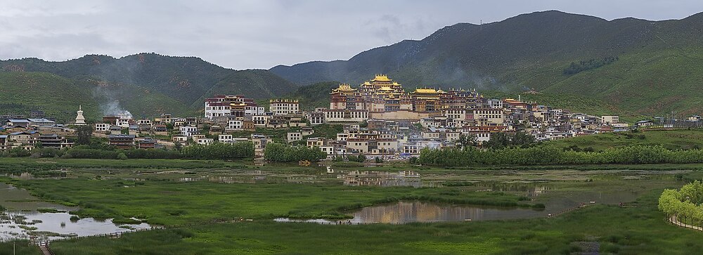 Panorama du monastère Songzanlin, Yunnan, Chine 2018