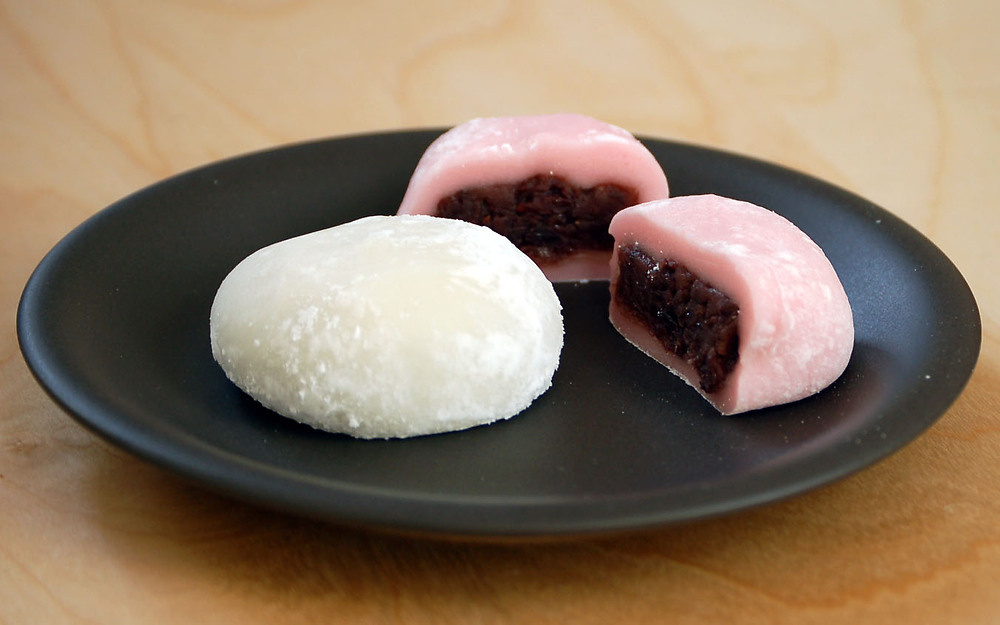 Daifuku 大福餅, a Japanese confection, typically made from a glutinous rice cake (mochi) filled with a sweeten azuki beans paste, 豆沙 / 紅豆沙